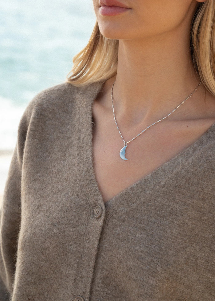 Collar Moon Side