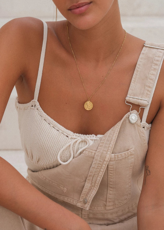Collar Queen Coin