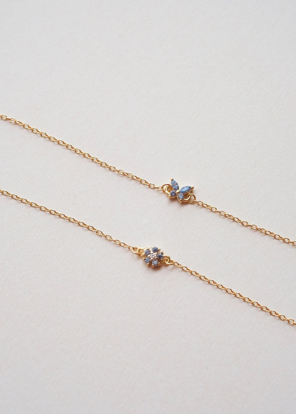 Pulsera Daisy Blue Sky puesto